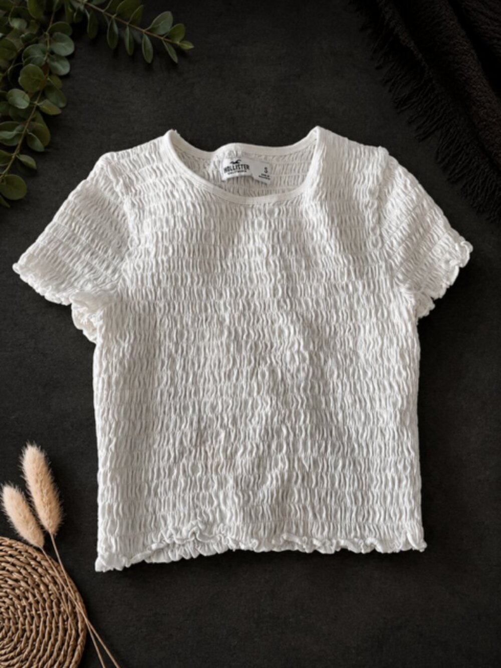 🤍 Hollister Smocked Crop Top – Size Small